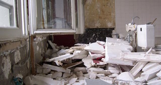 Демонтаж хрущевки в Алексине - удаление старых полов и стен по выгодной цене от 1747 рублей.